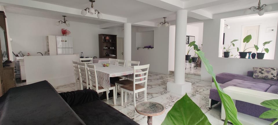 Communal lounge/ TV room, Living room, Dining area, Communal kitchen