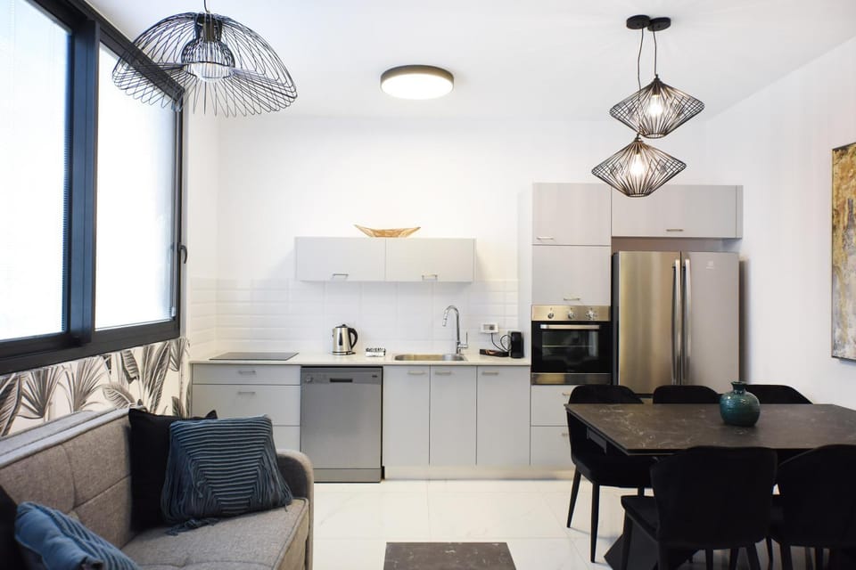 Kitchen or kitchenette, Seating area, Dining area