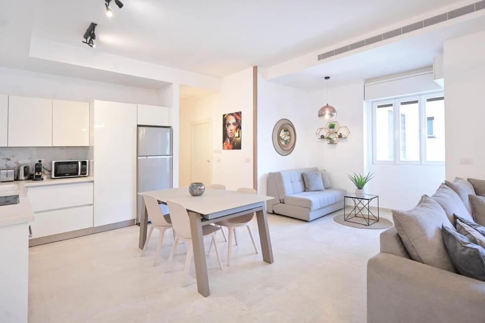 Luxury 2BR Bauhaus on the beach by HolyGuest Apartment in Tel Aviv-Yafo