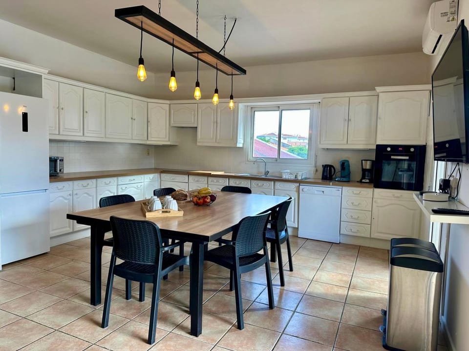 Le Familia,T5 avec terrasse,parking privé et Clim, idéal famille et professionnels Apartment in Perpignan