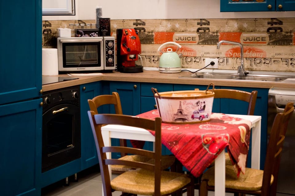 Kitchen or kitchenette, kitchen