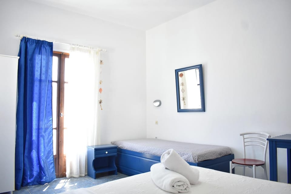 Martinos Studios, Merihas port Hotel in Kea-Kythnos