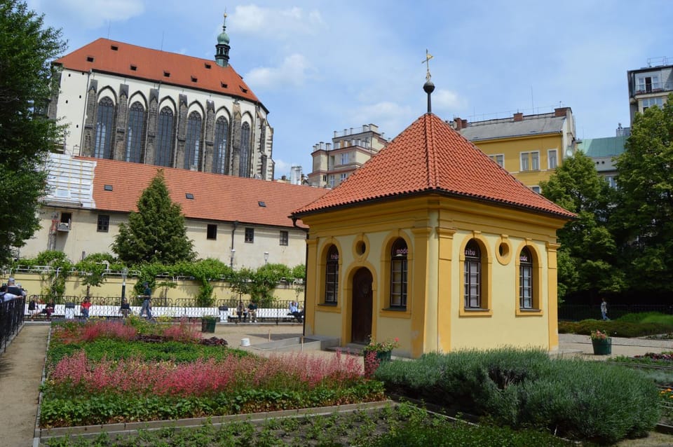 Nearby landmark, Garden