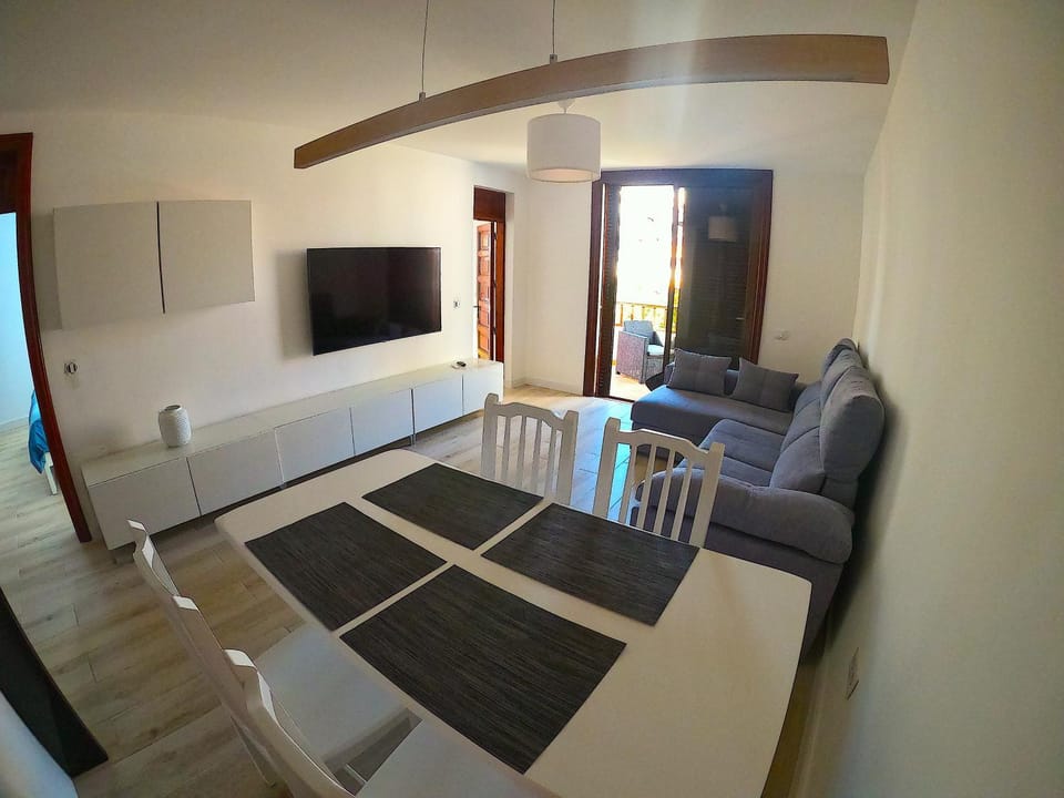Communal lounge/ TV room, Dining area