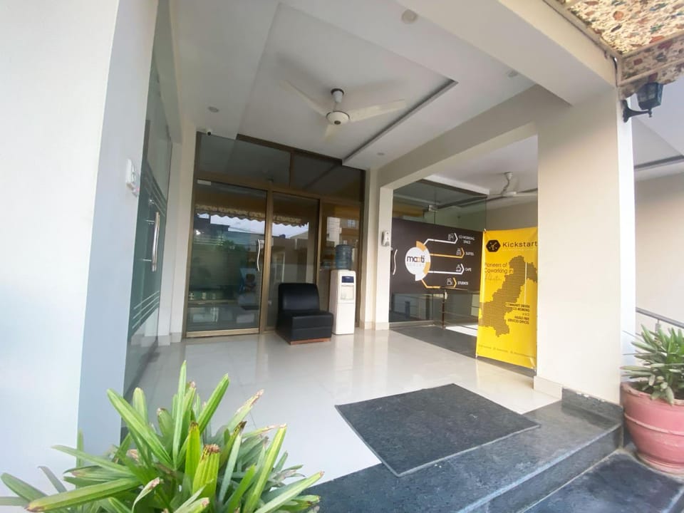 Facade/entrance, Lobby or reception, Logo/Certificate/Sign