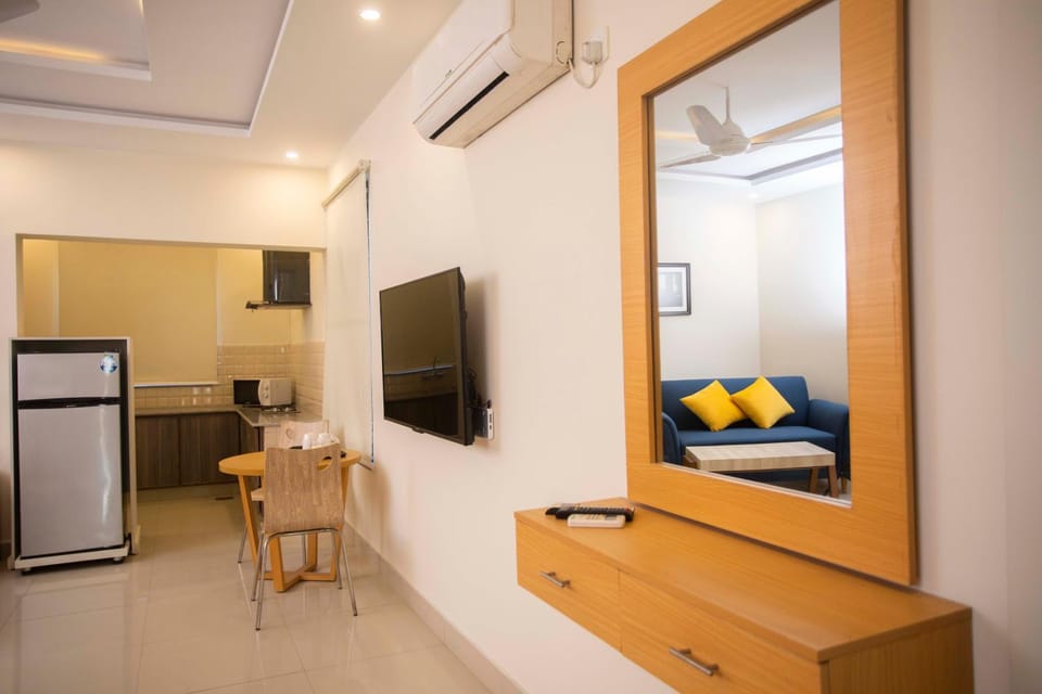 TV and multimedia, Kitchen or kitchenette, Seating area, Dining area, microwave