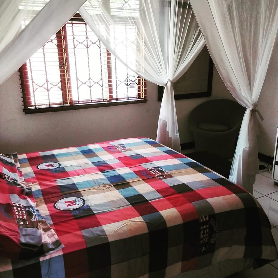 Property building, Bed, Photo of the whole room, Bedroom, Swimming pool