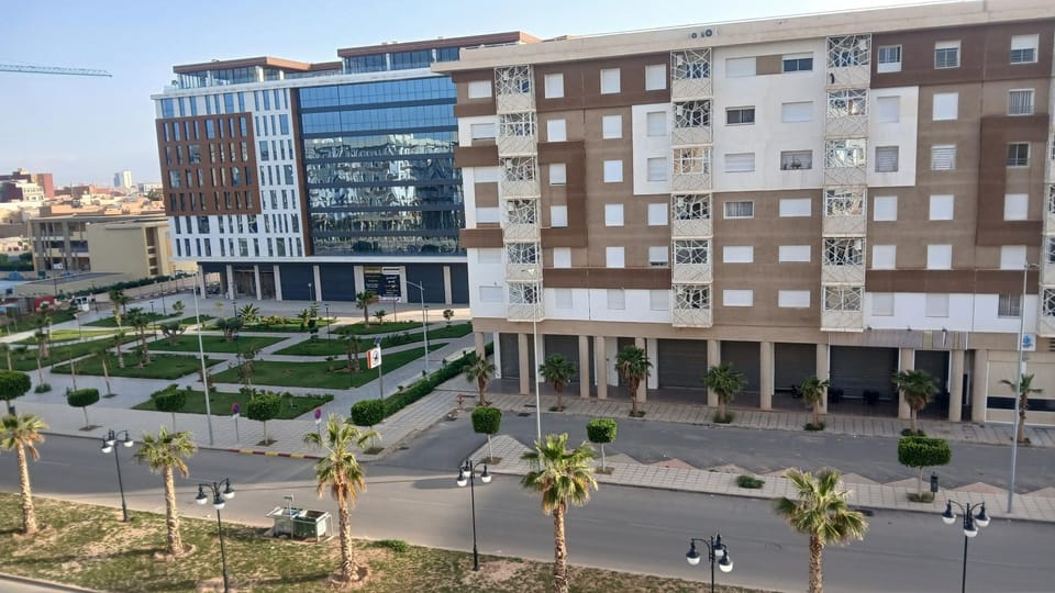 Day, Neighbourhood, City view, Location, Parking