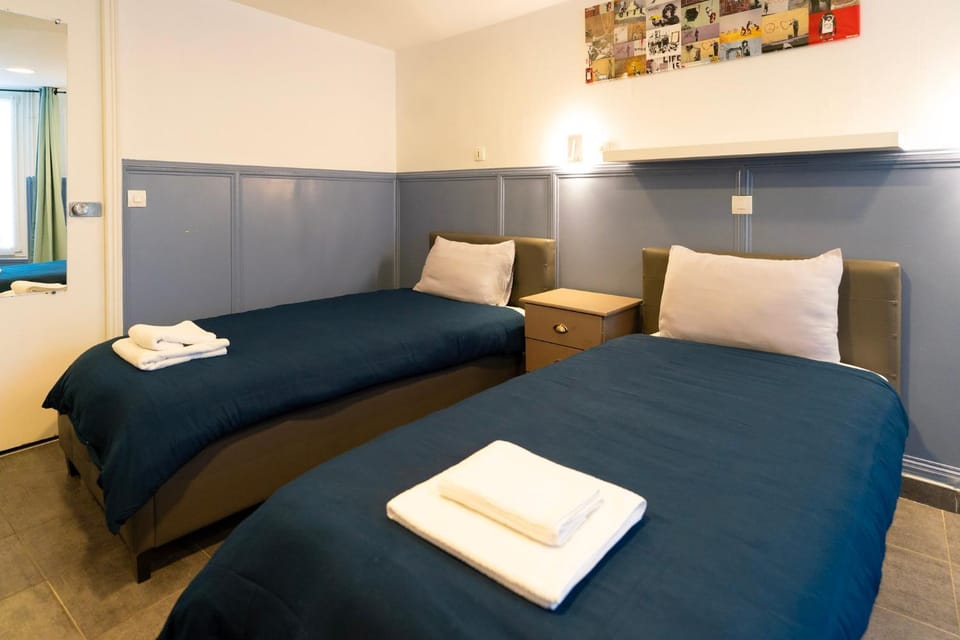 Bedroom, towels