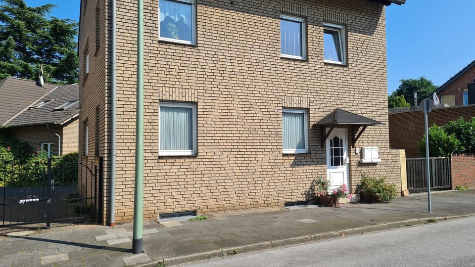 Property building, Facade/entrance