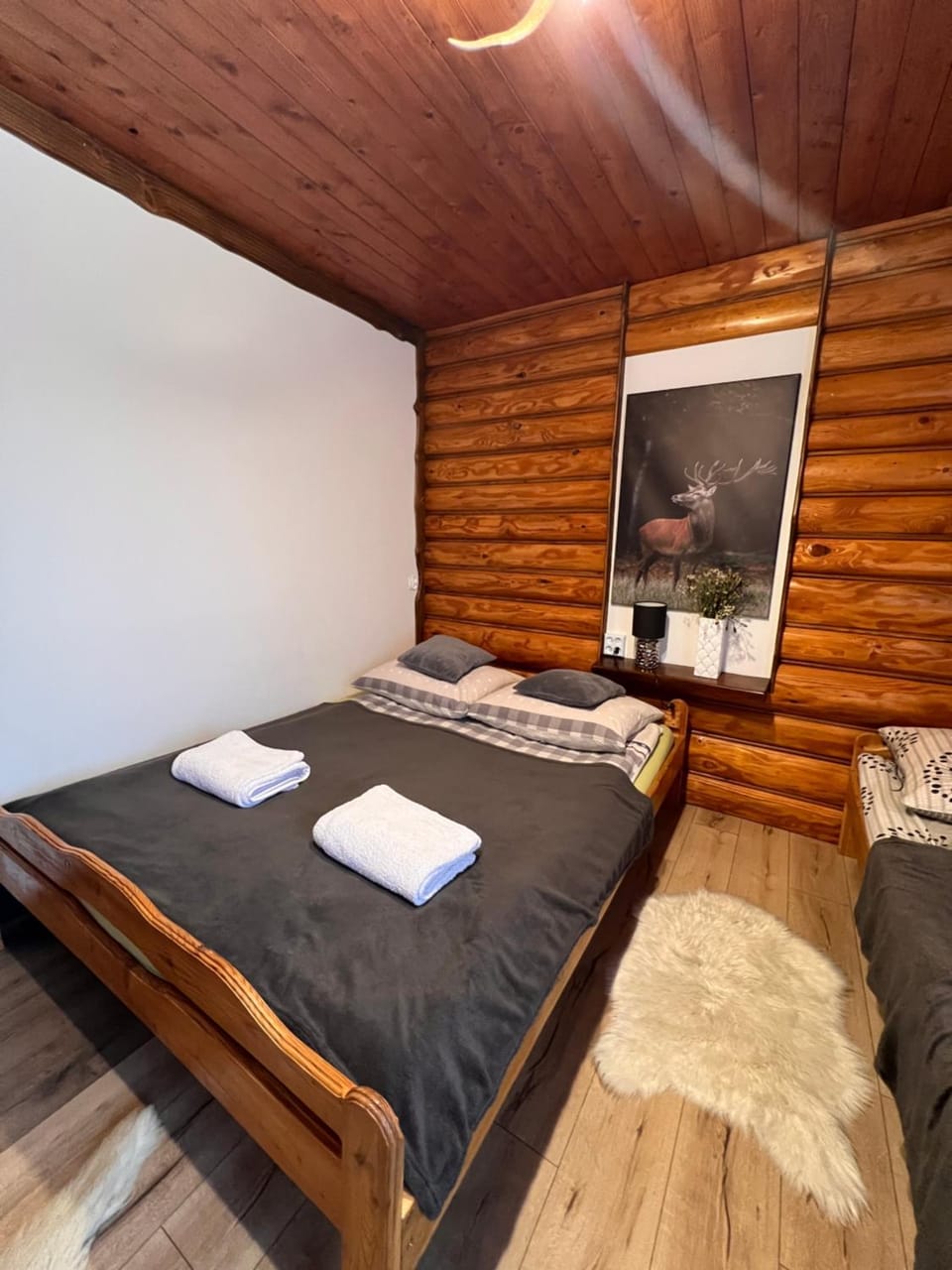 Bed, Photo of the whole room, Bedroom, towels