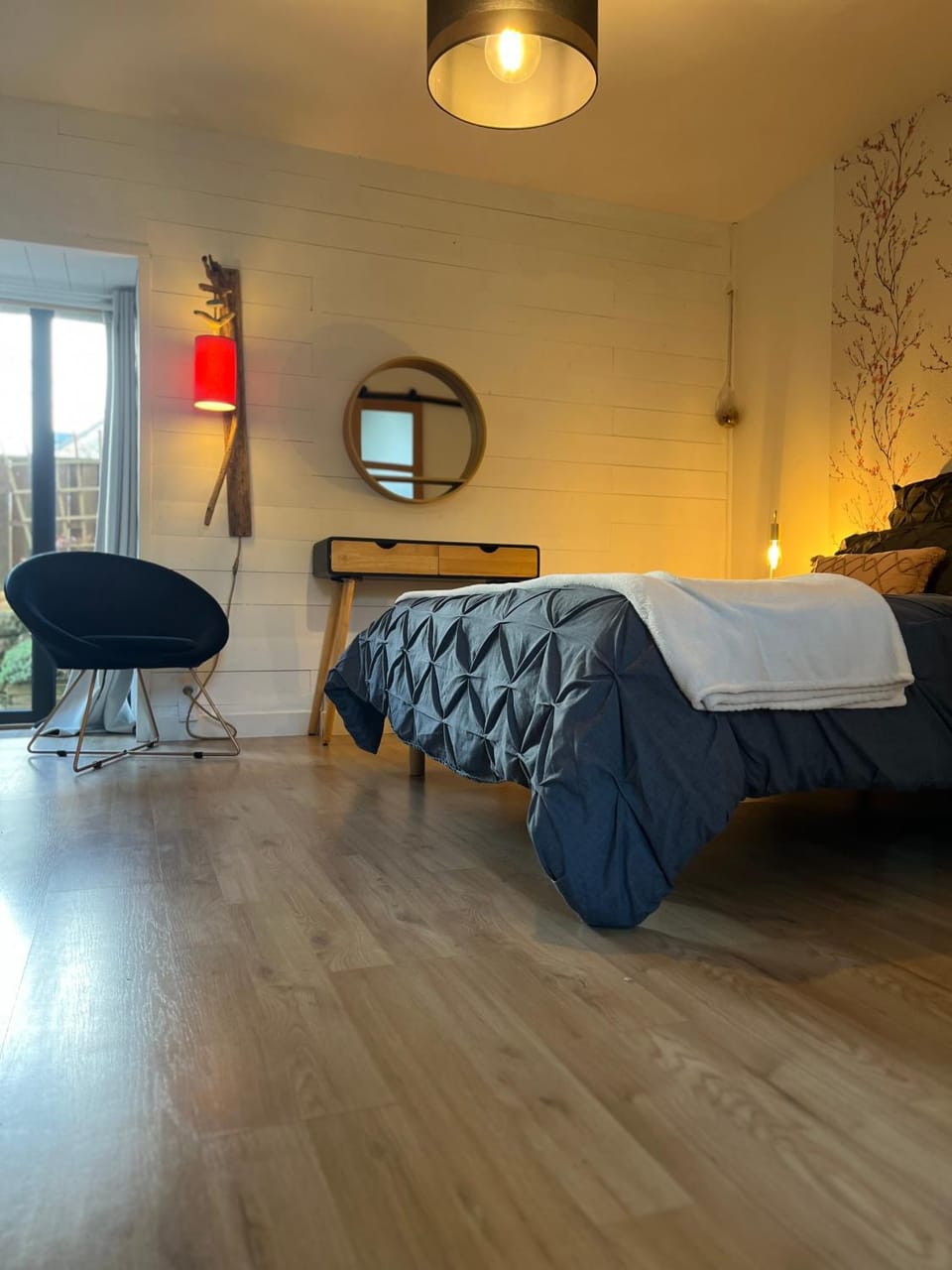 Bed, Seating area