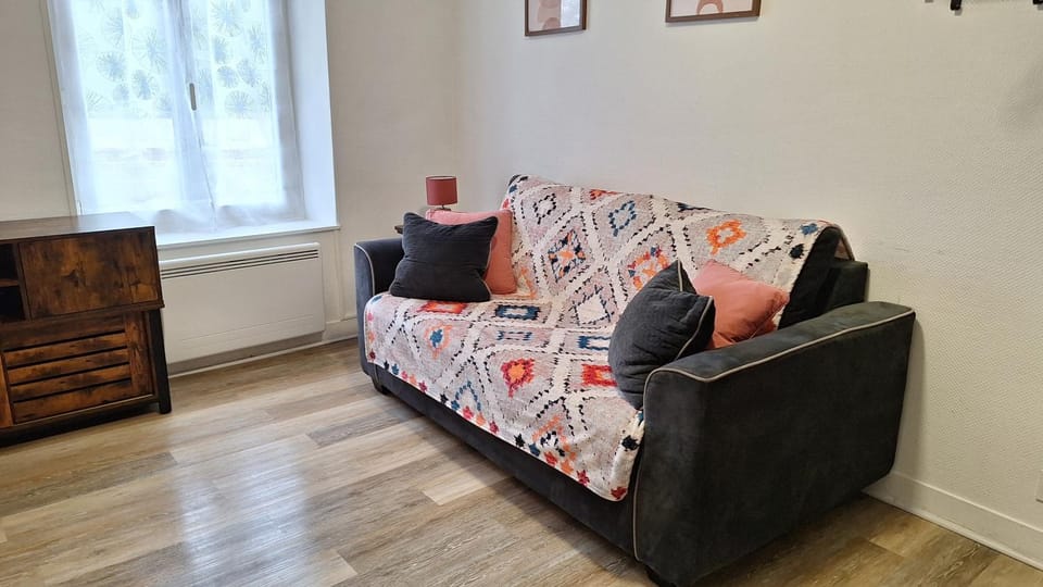 Studio meublé et équipé Apartment in Centre-Val de Loire