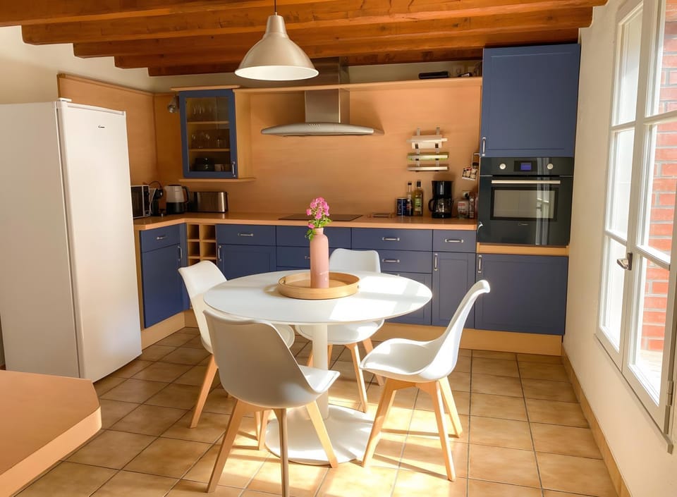 Property building, Kitchen or kitchenette, Living room
