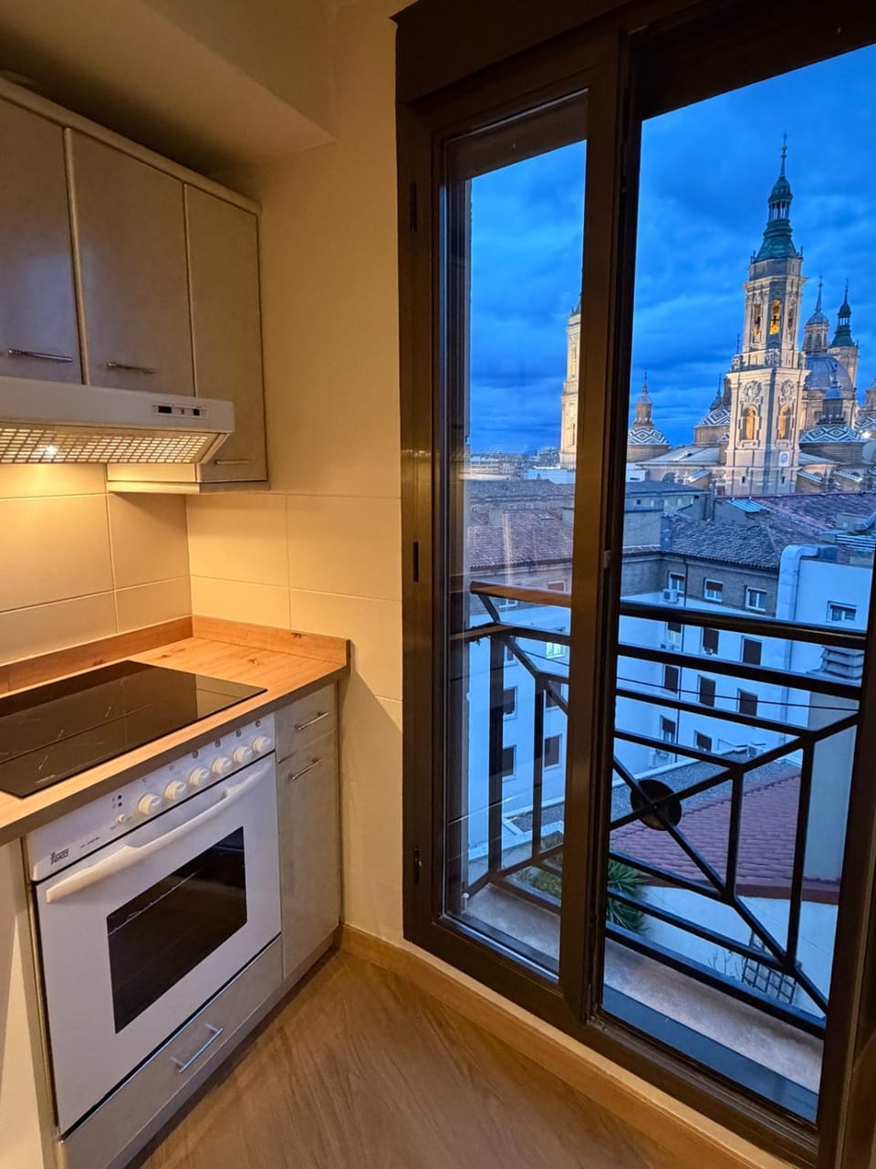 El Torreón del Pilar. Opción de parking Apartment in Zaragoza