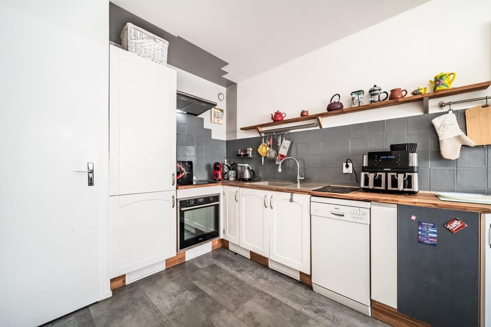 Kitchen or kitchenette, Living room
