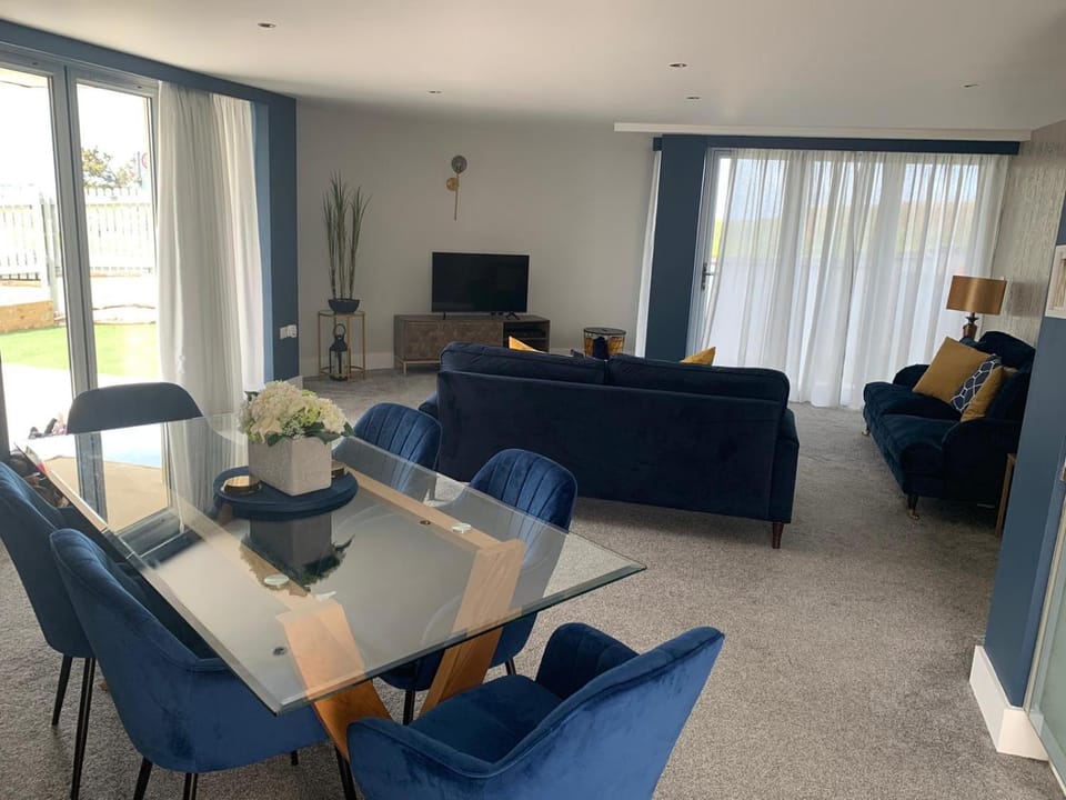 Beautiful 3 bedroom apartment by the Sea Apartment in Newquay