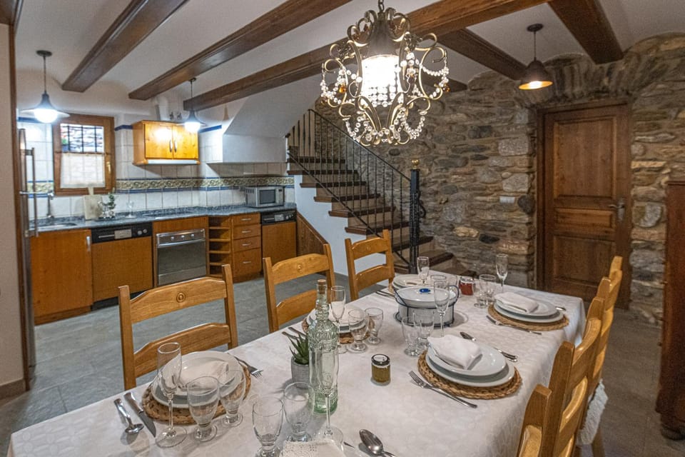 Kitchen or kitchenette, Dining area, toaster