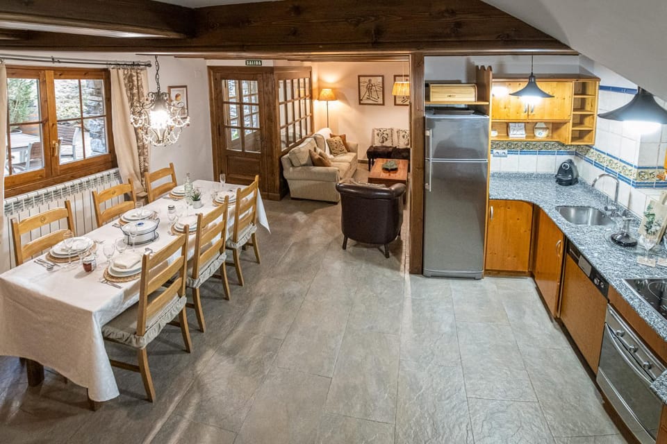 Kitchen or kitchenette, Living room, Dining area