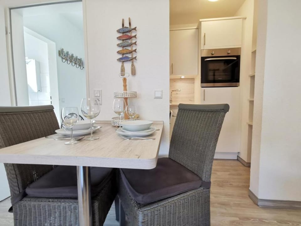Dining area, kitchen