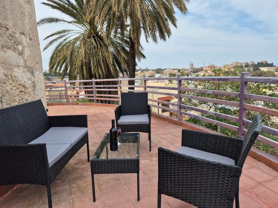 A medieval windmill tower 2bedrooms in the heart of old town with magnificent panoramic seaview and cityview House in Rhodes