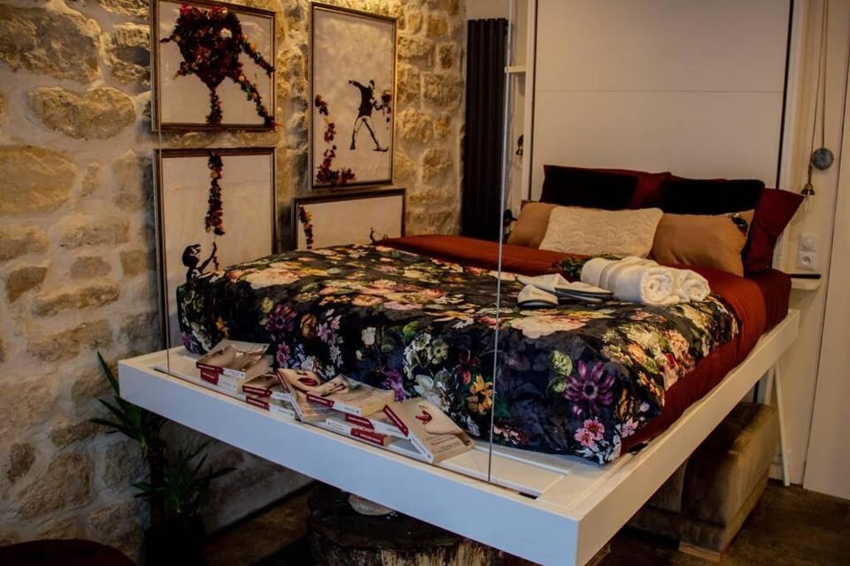 Tiny Gallery Paris Gare Montparnasse Apartment in Paris