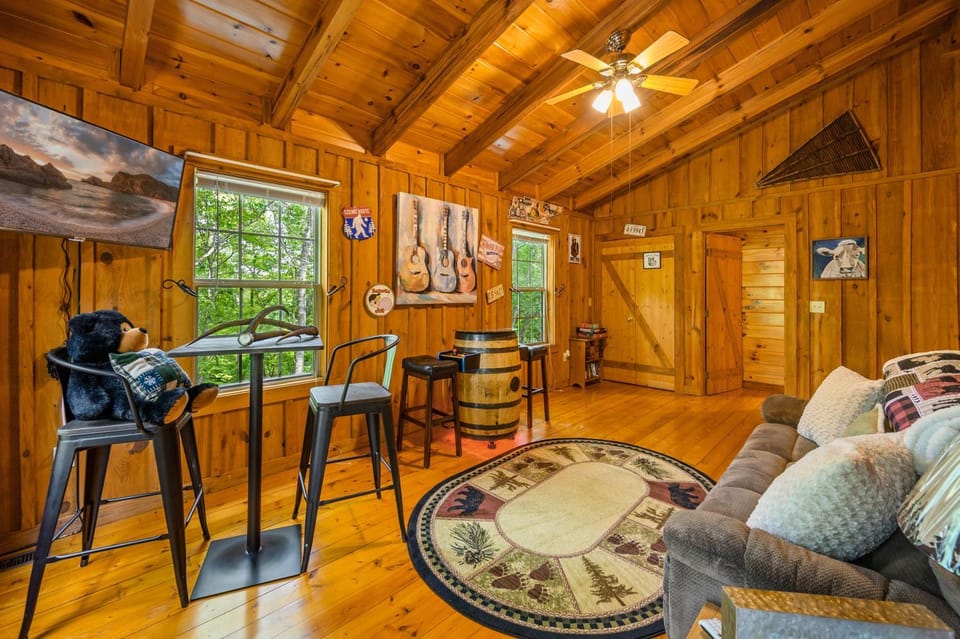 Game Room, Seating area, laundry