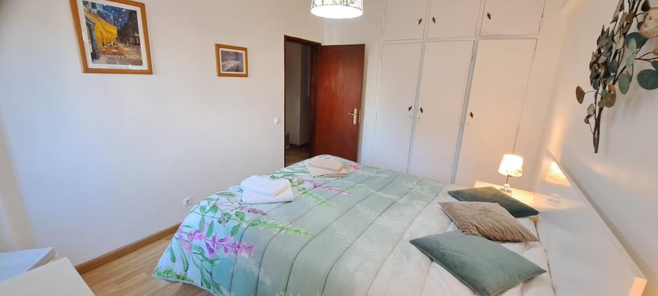 Isabel Dream I, 400m from the train Apartment in Lisbon District