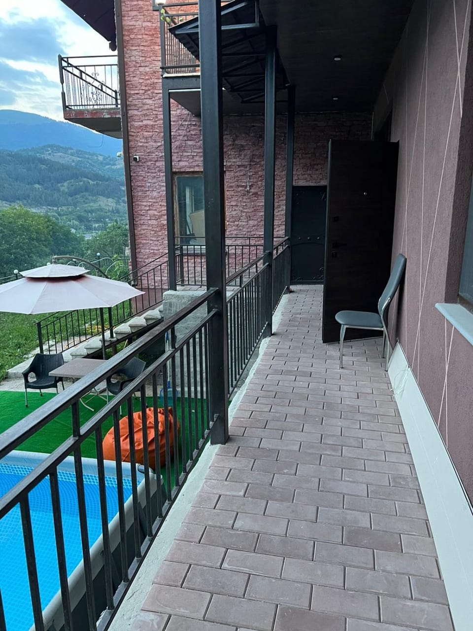 Property building, Natural landscape, Balcony/Terrace, Mountain view, Pool view, Swimming pool