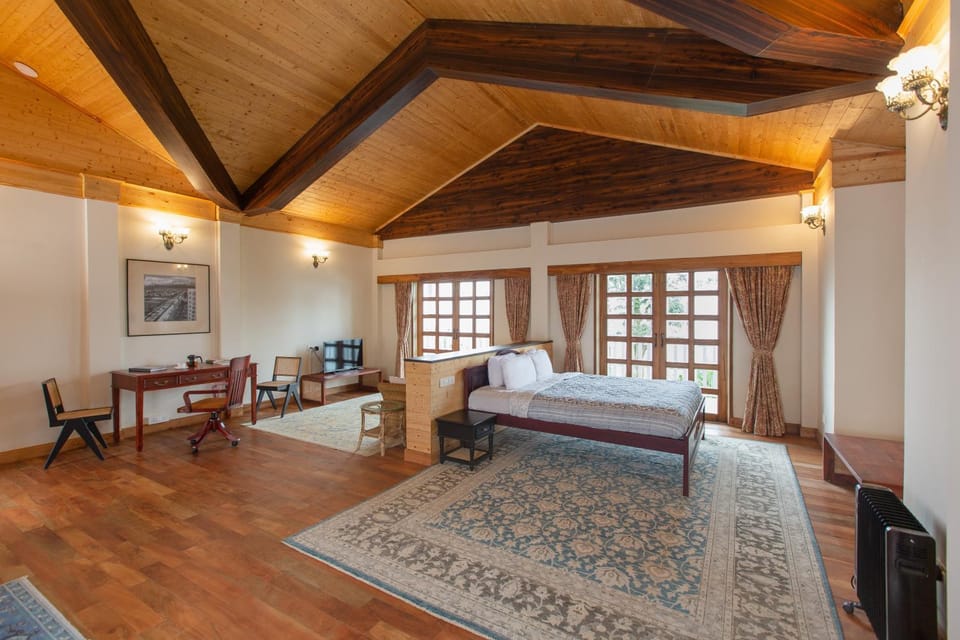 Photo of the whole room, Seating area, Bedroom