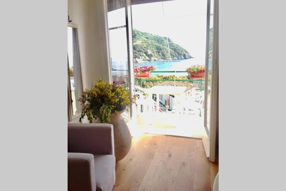 Living room, Sea view