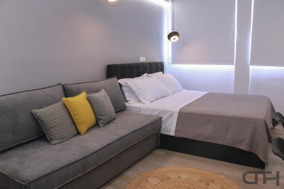 Bed, Seating area