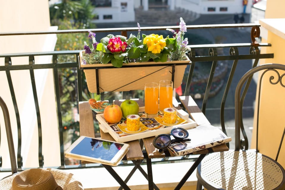 Day, View (from property/room), Balcony/Terrace, Dining area, Breakfast