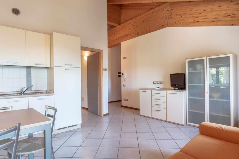 TV and multimedia, Kitchen or kitchenette, Living room, Dining area
