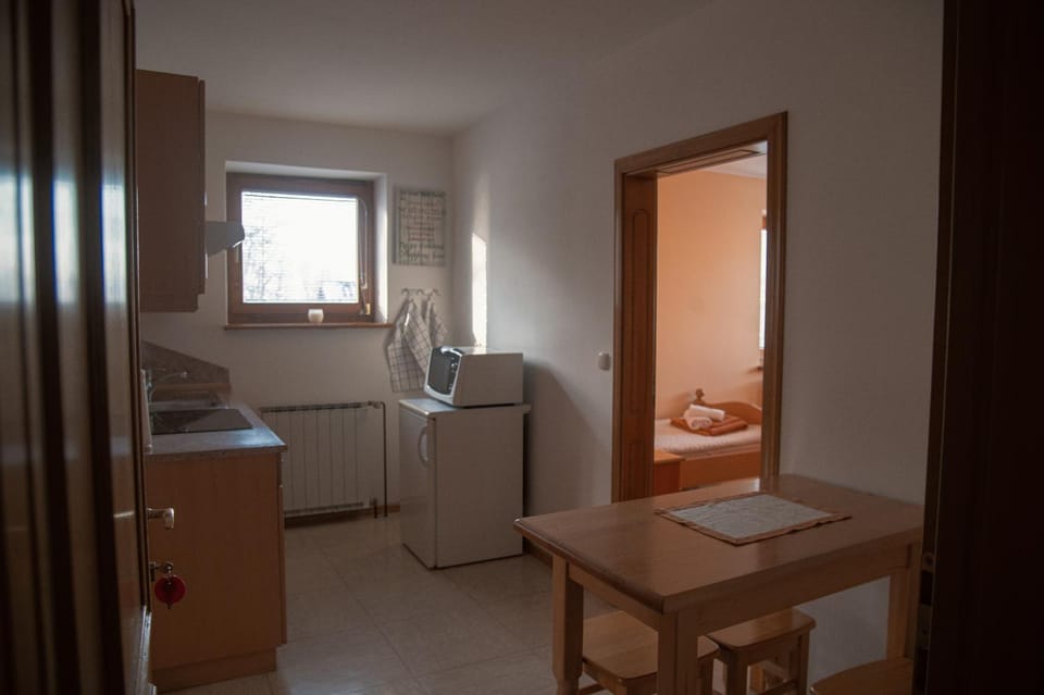 Dining area, kitchen