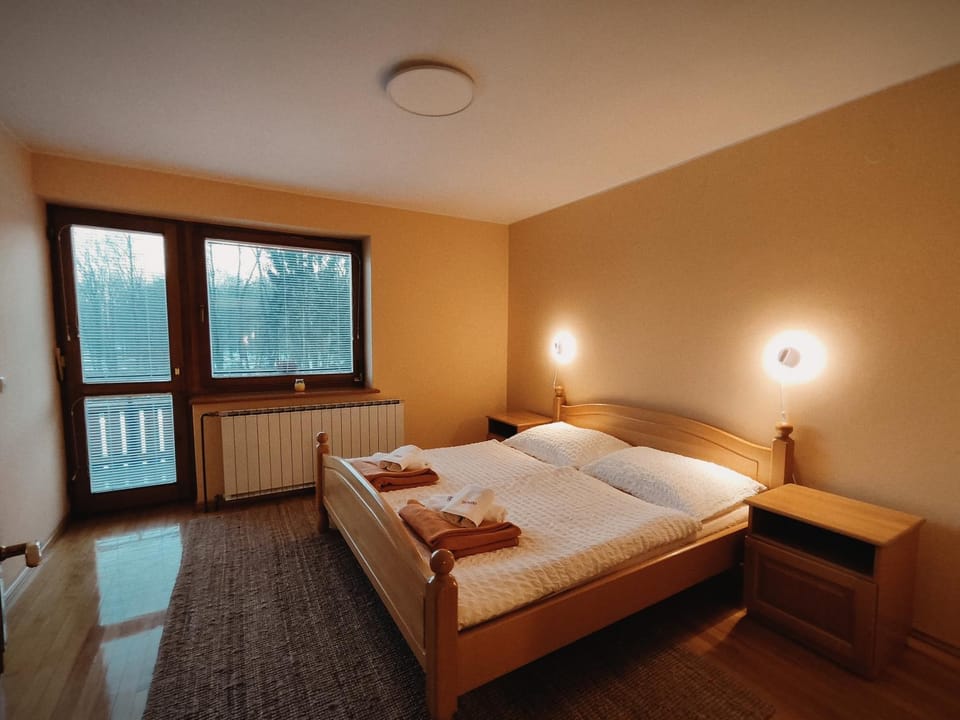 Property building, Bed, Photo of the whole room, Garden view
