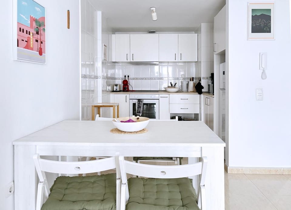 Kitchen or kitchenette, Dining area, kitchen