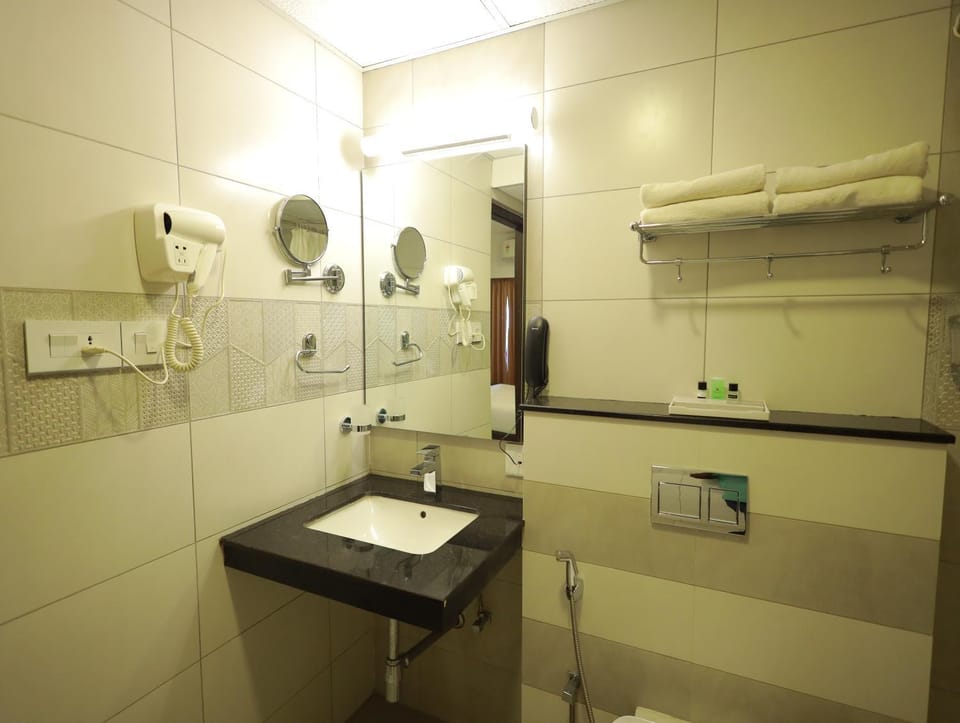 Shower, Bathroom, towels