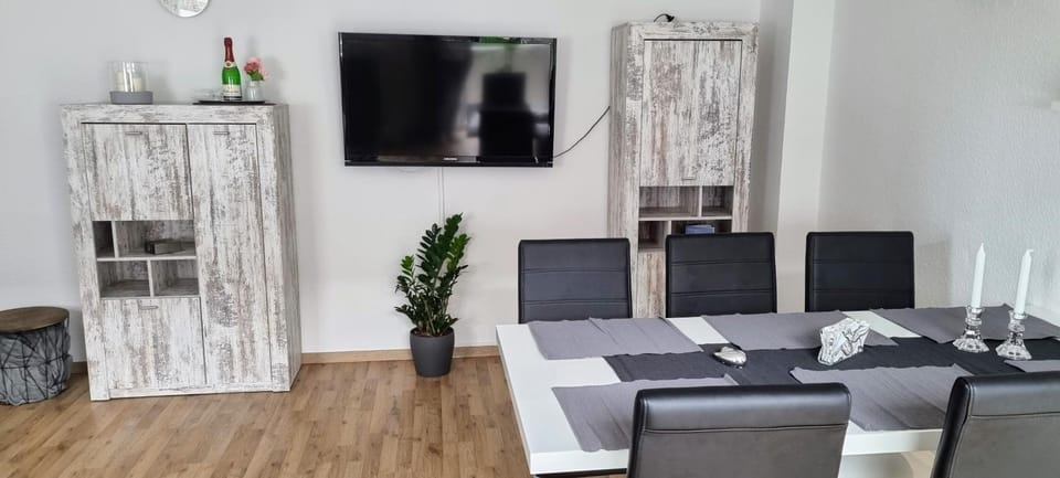 TV and multimedia, Living room, Dining area