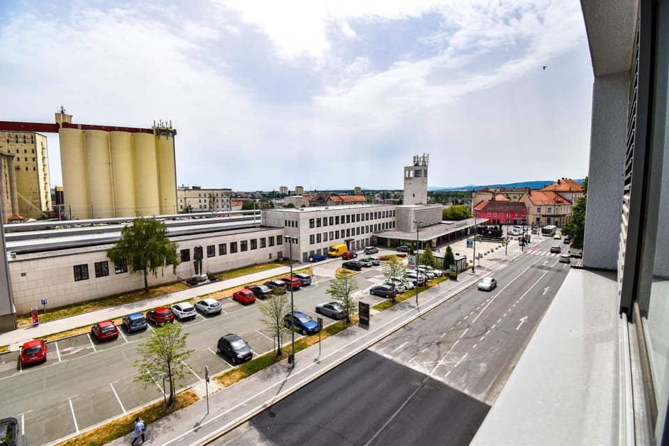 Balcony/Terrace, City view, Street view