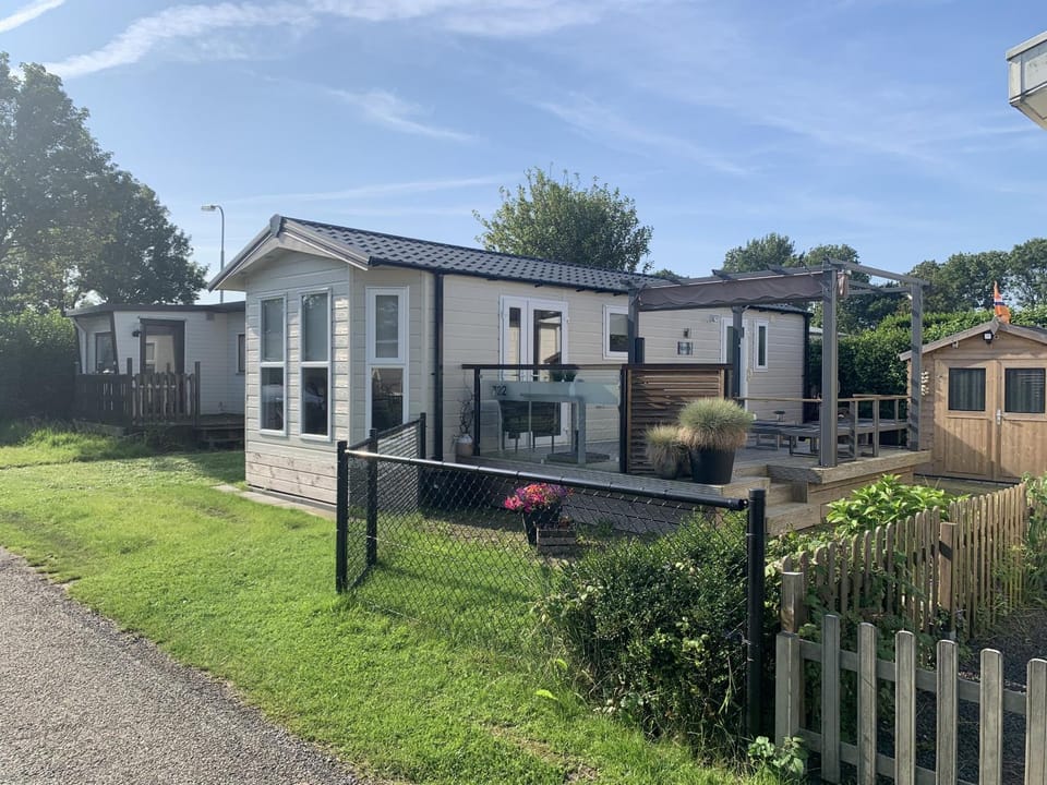 Property building, Facade/entrance, Off site