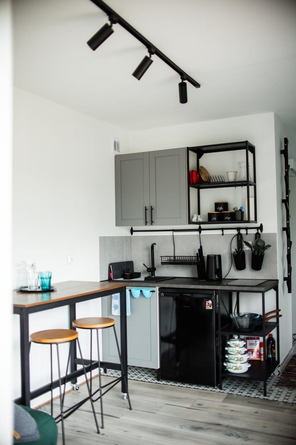 Kitchen or kitchenette, Dining area, stove