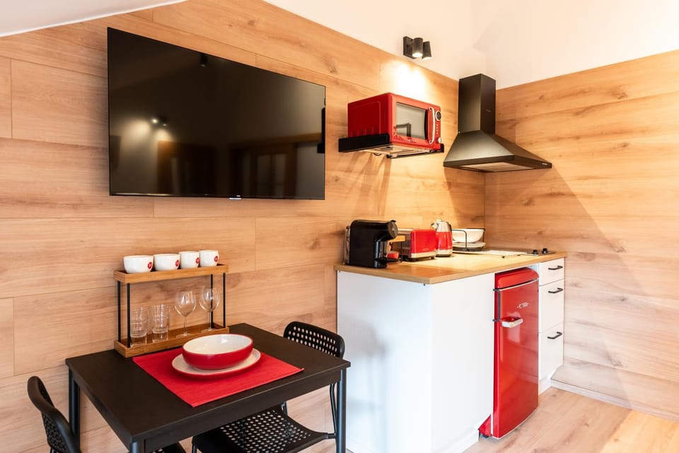 TV and multimedia, Coffee/tea facilities, microwave, minibar, stove, kitchen