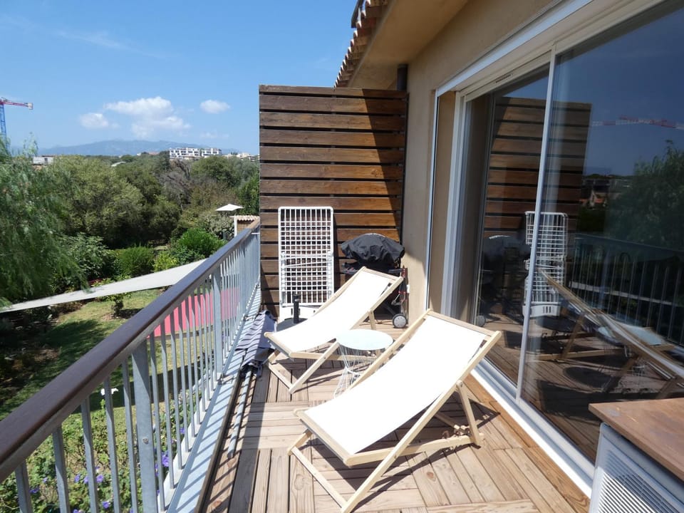 Patio, View (from property/room), Balcony/Terrace, sunbed