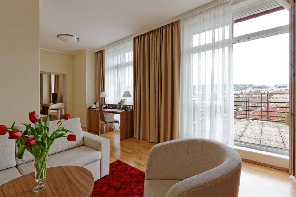 View (from property/room), Balcony/Terrace, Decorative detail