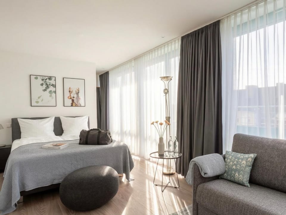 Bed, Seating area, Bedroom