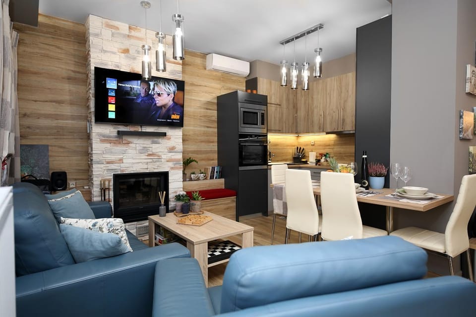 TV and multimedia, Kitchen or kitchenette, Living room, Seating area, Dining area, Evening entertainment