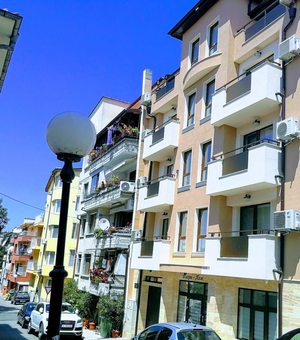 Флора Поморие Bed and Breakfast in Pomorie