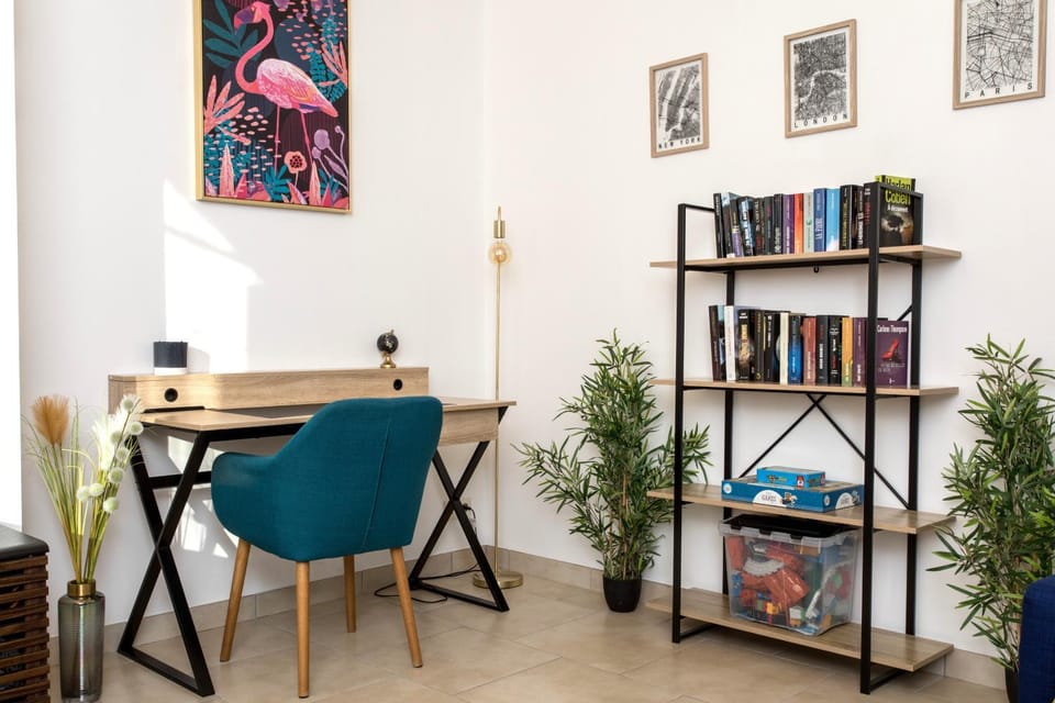 Library, Seating area