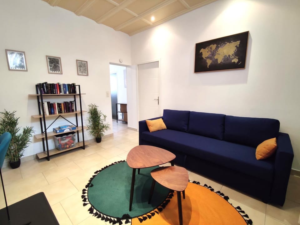 Library, Living room, Seating area